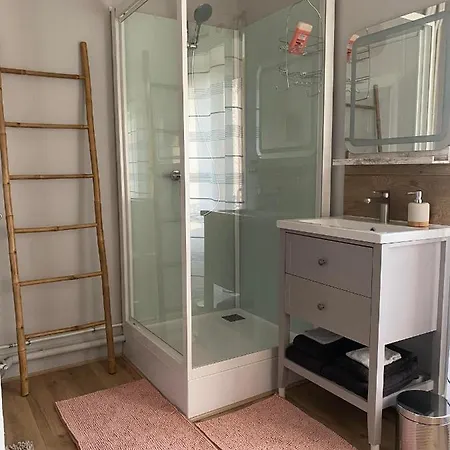 Bed & Breakfast Domaine De Marchal - Et Table D'hotes Celles-Sur-Durolle