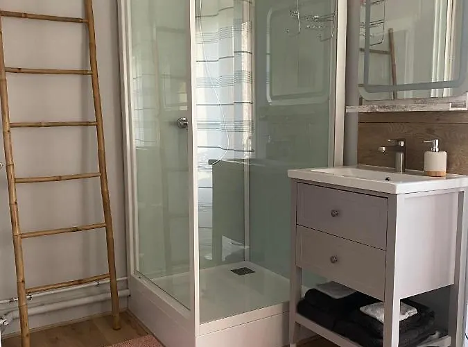 Bed & Breakfast Domaine De Marchal - Et Table D'hotes Celles-Sur-Durolle